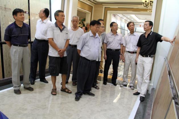 图4、陶瓷行业老前辈被木纹砖所吸引