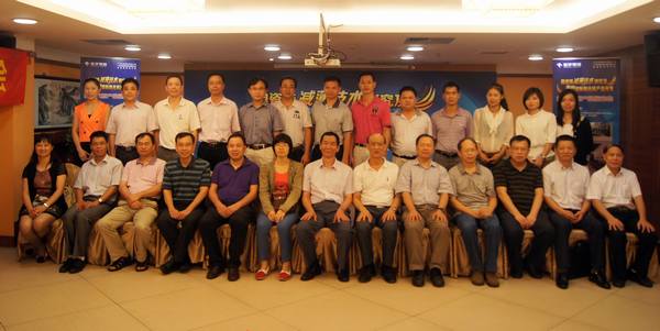 图8、与会专家、媒体记者及丝瓜视频免费观看公司领导合影